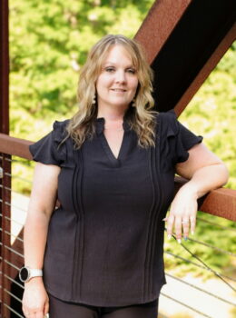 Amy Bennett 